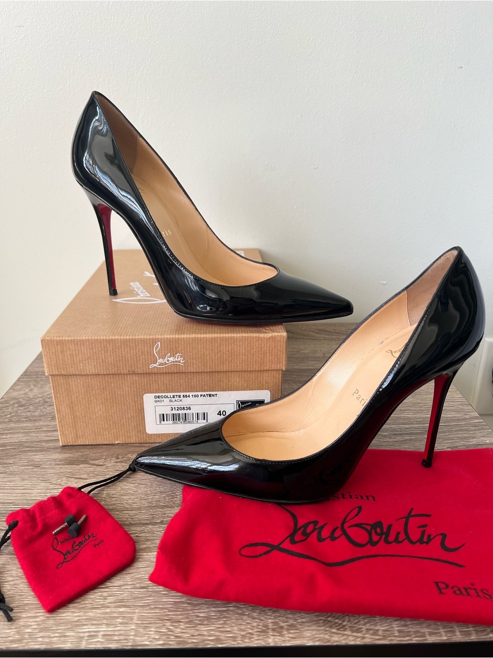 EUC Christian Louboutin Décolleté 554 100mm Patent Black Leather 40